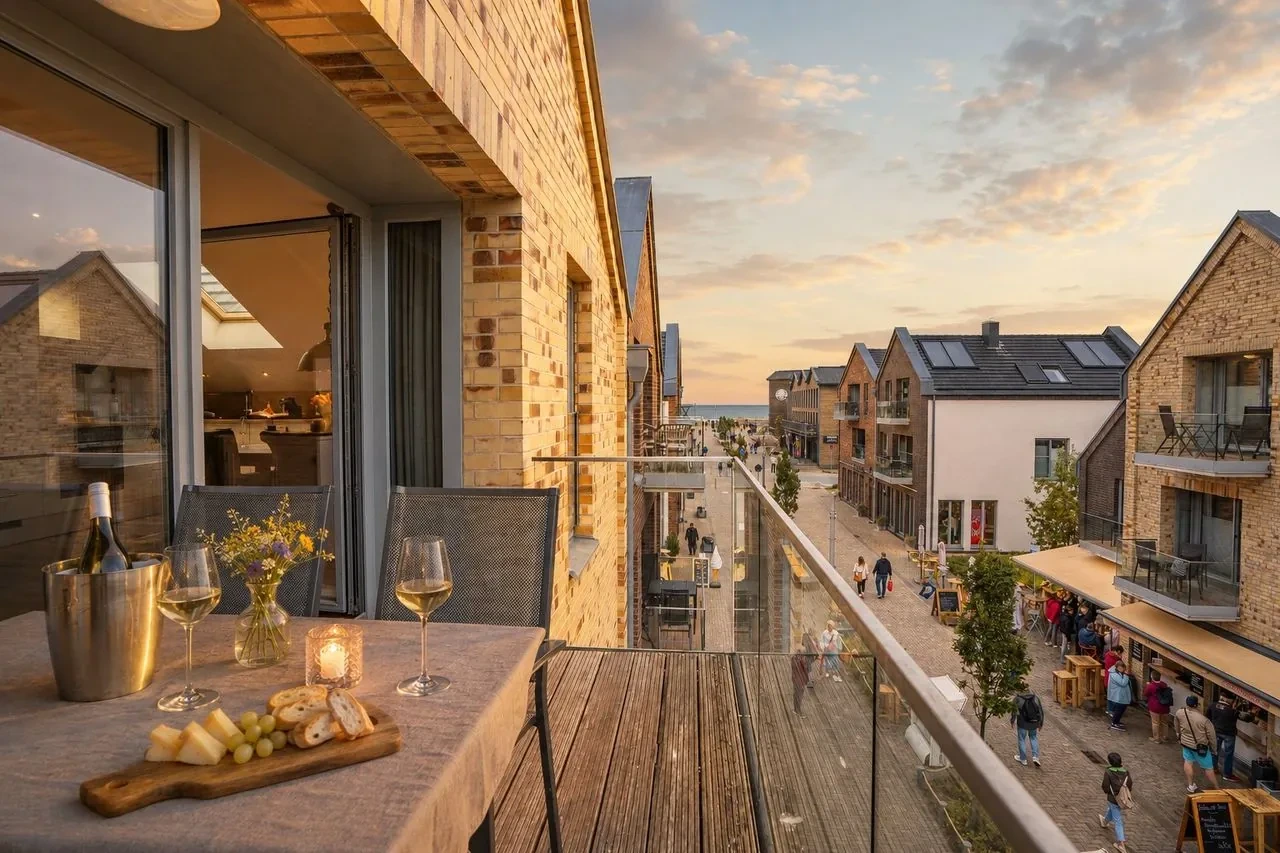 Blick vom großen Balkon über den Yachthafen